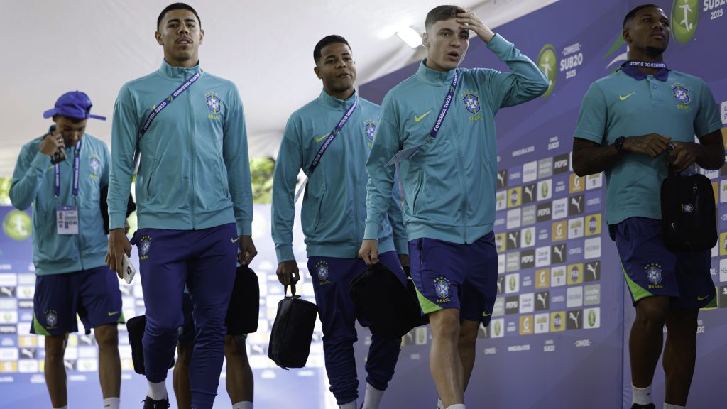 Brasileiros já estão no estádio para a partida