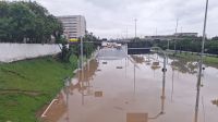 Alagamento causa congestionamento e interdições na Marginal Tietê (SP)