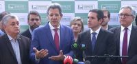 Em aceno, Haddad vai à Câmara e elogia Hugo: "Liderança extraordinária"