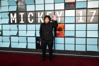 Bong Joon Ho diz que vilão de "Mickey 17" não é inspirado em líderes atuais