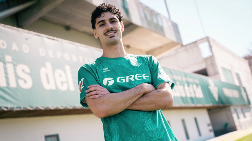 Novo uniforme do Real Betis com a campanha "Sem azul não há verde"