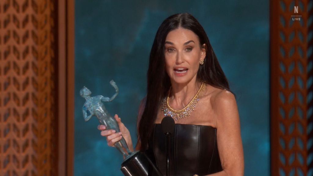 Demi Moore ganhou o prêmio pelo filme "A Substância" no SAG Awards 2025