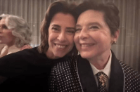 Isabella Rossellini posa com Fernanda Torres e faz menção à Montenegro