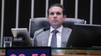 Análise: Hugo Motta pisca para o bolsonarismo