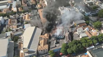 Uma senhora que trabalhou na fábrica ao longo de 5 anos afirmou que o local é muito grande e fechado com corredores estreitos