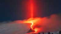 Reflexo no céu de erupção vulcânica na Itália é registrado pela Nasa; veja