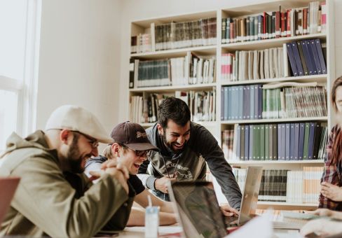 Mitos e verdades sobre aprender um novo idioma: o que realmente funciona?