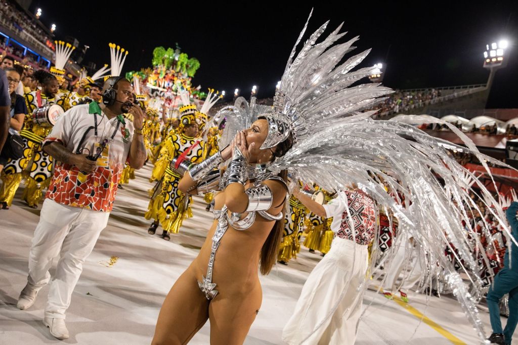 Paolla Oliveira no desfile da Grande Rio 2023