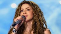 Shakira usa pulseira exclusiva com diamantes cravejados à mão em turnê