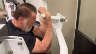 Aos 77, Schwarzenegger surpreende web com treino: "Queria essa disposição"