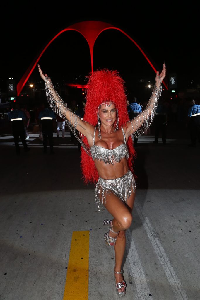 Deborah Secco no desfile do Salgueiro