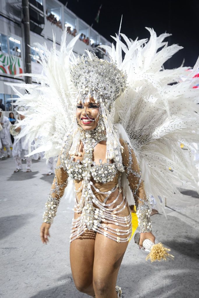 Maria Mariá é rainha de bateria da Imperatriz Leopoldinense