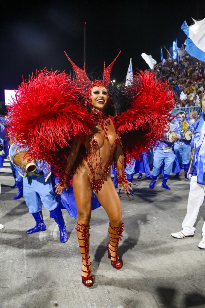 Sabrina Sato no desfile da Unidos de Vila Isabel, no Rio de Janeiro