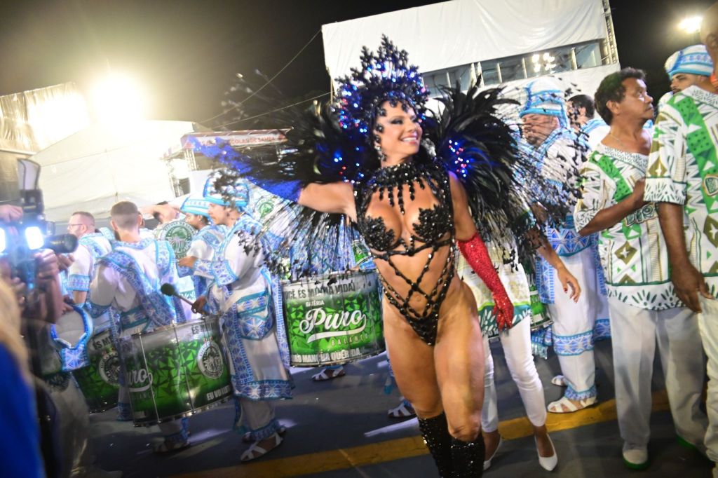 Viviane Araújo no desfile da Mancha Verde