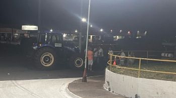 Veículo perdeu o controle e atingiu profissionais da imprensa que estavam acompanhando evento no município de Batatais (SP)