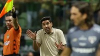 Abel Ferreira opina sobre pênalti e celebra estreia de Vitor Roque