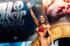 Brasileira bicampeã do Mr. Olympia anuncia aposentadoria e é homenageada