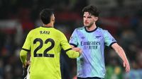 Arsenal busca empate contra o United, mas vê Liverpool se distanciar