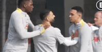 Salah e Alexander-Arnold protagonizam momento tenso em treino do Liverpool