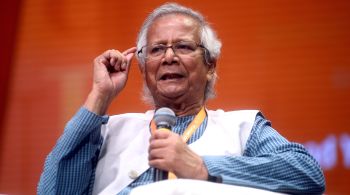 Muhammad Yunus, laureado em 2006, nega as acusações 
