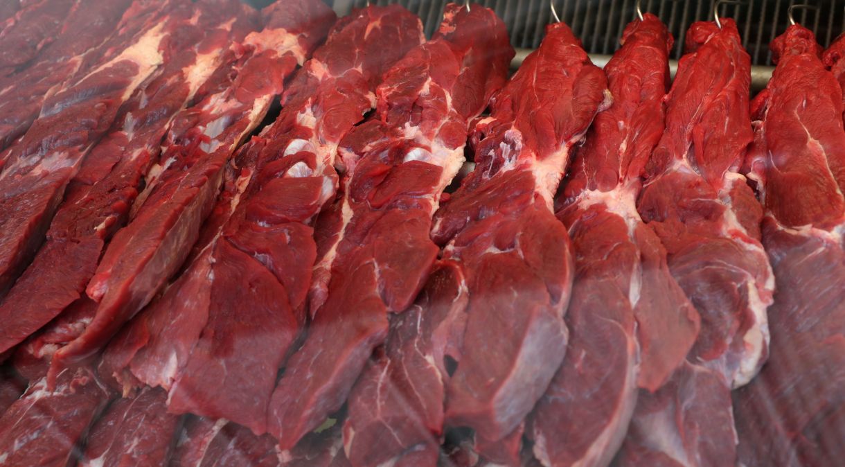 Preços mais altos das carnes bovina, avina e ovina compensaram uma pequena queda na carne suína