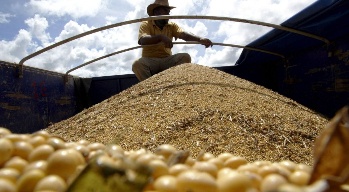 Caminhão carregado de soja em Mato Grosso
