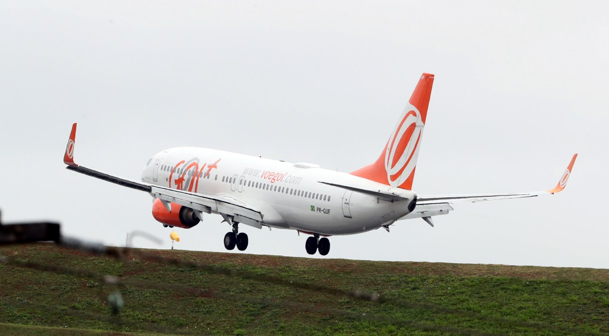 Aeronave Boeing 737 operada pela Gol pousa no aeroporto de Congonhas, SP.