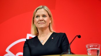 Magdalena Andersson, a primeira mulher a assumir o cargo mais importante da política sueca, foi reeleita pelo Parlamento depois de ter renunciado