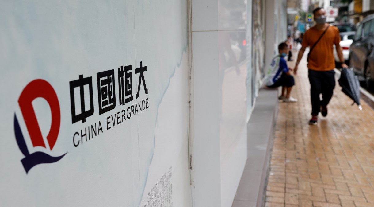 Logo da China Evergrande em seu prédio em Hong Kong