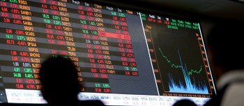 O Ibovespa encerrou o primeiro pregão da semana em queda de 0,49%, seguindo o pessimismo de Wall Street