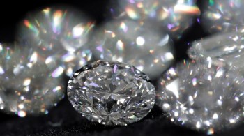 Contudo, diamantes brutos mais baratos não são sinônimo de queda dos preços nas lojas