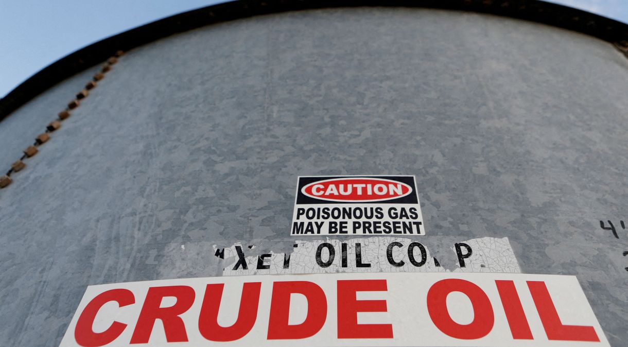 Tanque de petróleo em Mentone, Texas
