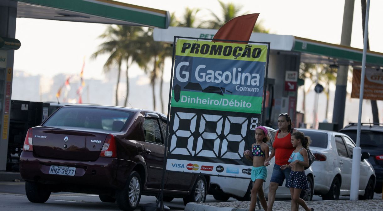 Placa de posto de gasolina no Rio de Janeiro