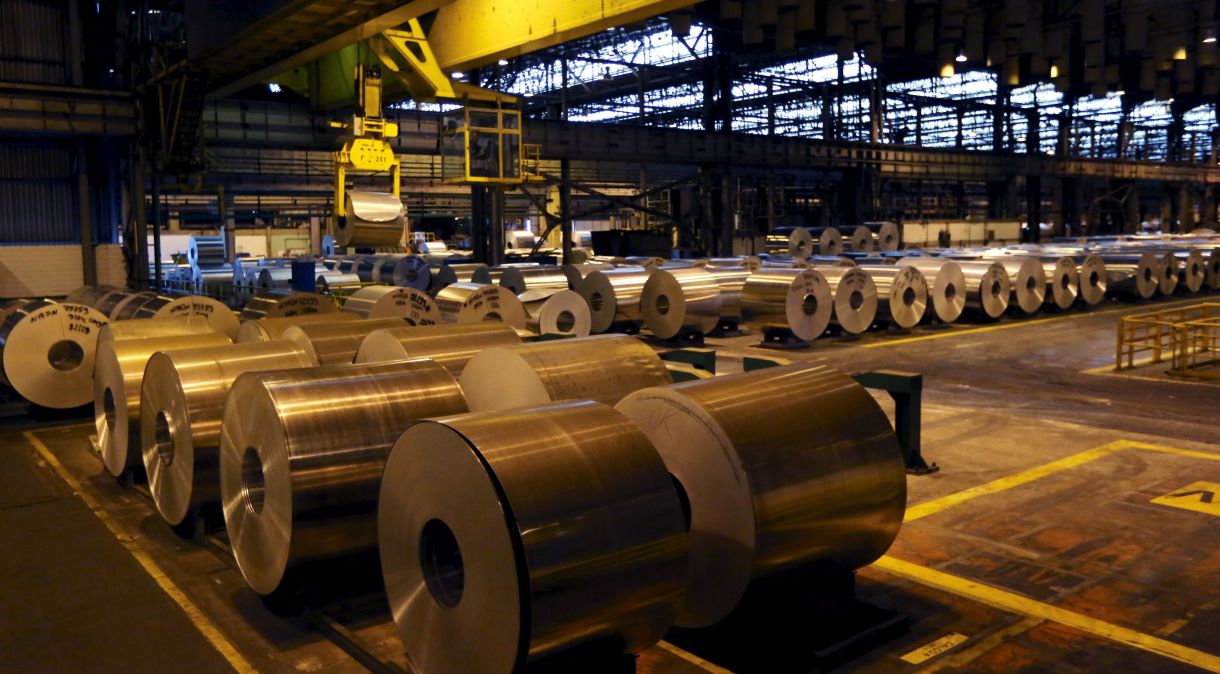 Fábrica de alumínio em Pindamonhangaba, SP: produção foi afetada pela falta de alguns insumos e por demanda contida por certos bens