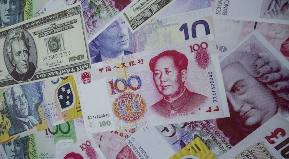 No início deste ano, a China e o Brasil se moveram para reduzir o domínio do dólar
