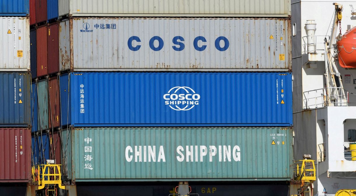 Contêineres de empresas chinesas no porto de Hamburgo, na Alemanha