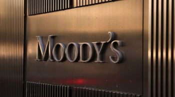 Moody's atribuiu mudança a temores de que perfil de crédito mais fraco e custo de integração do banco suíço dificultem cumprimento de metas financeiras pelo novo dono