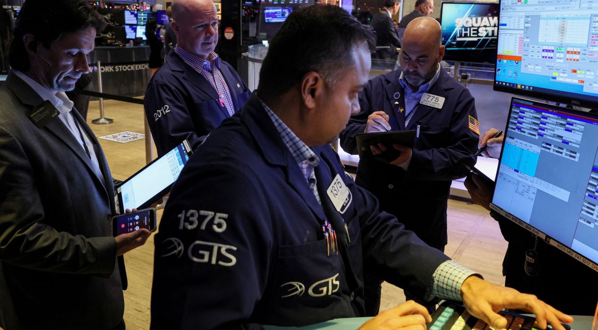Traders trabalham na Bolsa de Valores de Nova York (NYSE), em Nova York, EUA