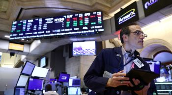 Na abertura, Dow Jones Industrial Average caiu 0,24%, S&P 500 abriu em queda de 0,40%, enquanto Nasdaq Composite caiu 0,46%