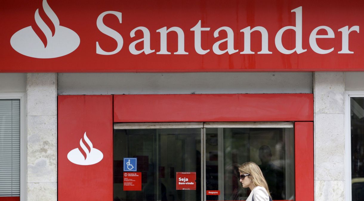 Ações do Santander subiam mais de 2%