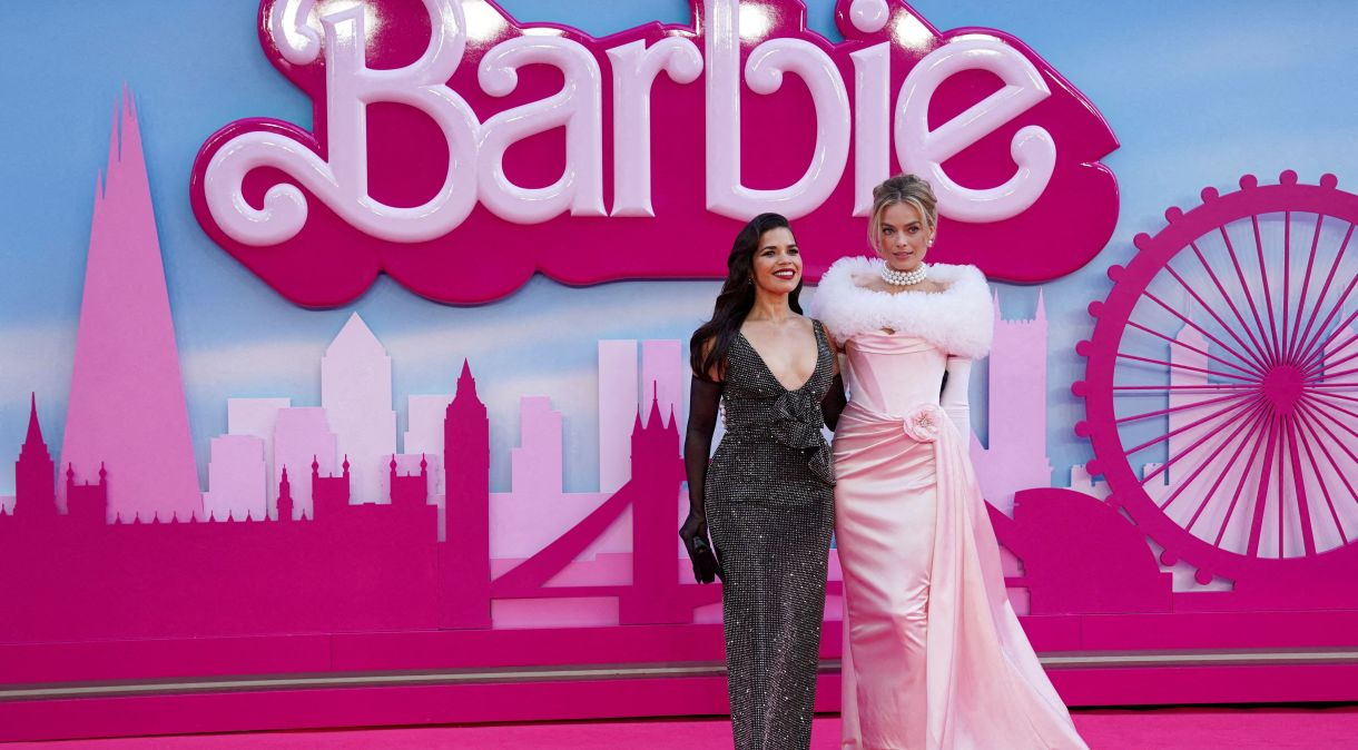 America Ferrera e Margot Robbie na estreia europeia de "Barbie" em Londres