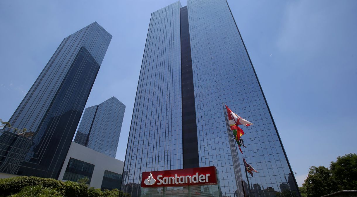 O aumento se dá apesar de o Santander considerar um impacto negativo de 0,3 ponto percentual no PIB por conta das enchentes no Rio Grande do Sul