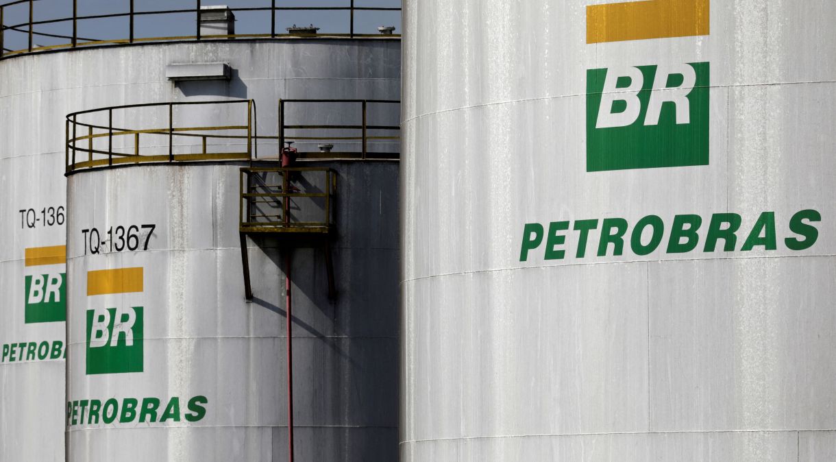 Tanques da Petrobras na refinaria de Paulínia, SP