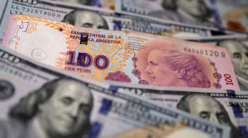 Com a medida, o dólar americano se tornaria a moeda adotada pelo país
