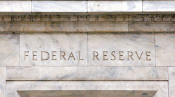 Maioria do mercado estima que primeiro corte do Fed deve acontecer em maio de 2024