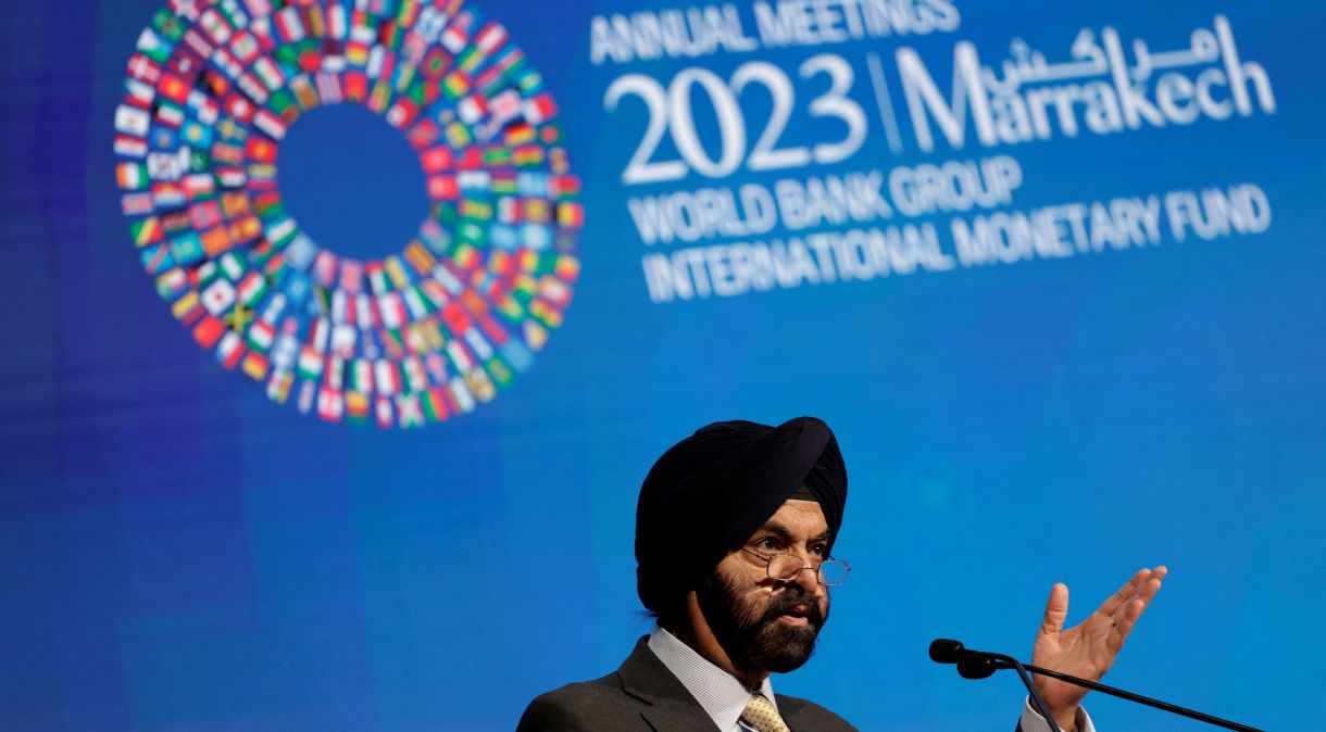 O presidente do Banco Mundial, Ajay Banga, discursa durante segundo dia da reunião anual do Banco Mundial e do FMI em Marrakech