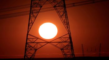 Carga de energia no Brasil bateu recordes nesta semana, alcançando 101,475 gigawatts (GW) na terça-feira (14), impulsionada pelas altas temperaturas que aumentam o uso de equipamentos de refrigeração