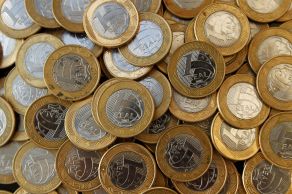 Diversas outras moedas já foram criadas em homenagem a acontecimentos históricos desde 1992