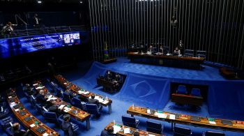 Cunha apresentou nesta terça-feira (4) seu parecer suprimindo a emenda incluída pela Câmara