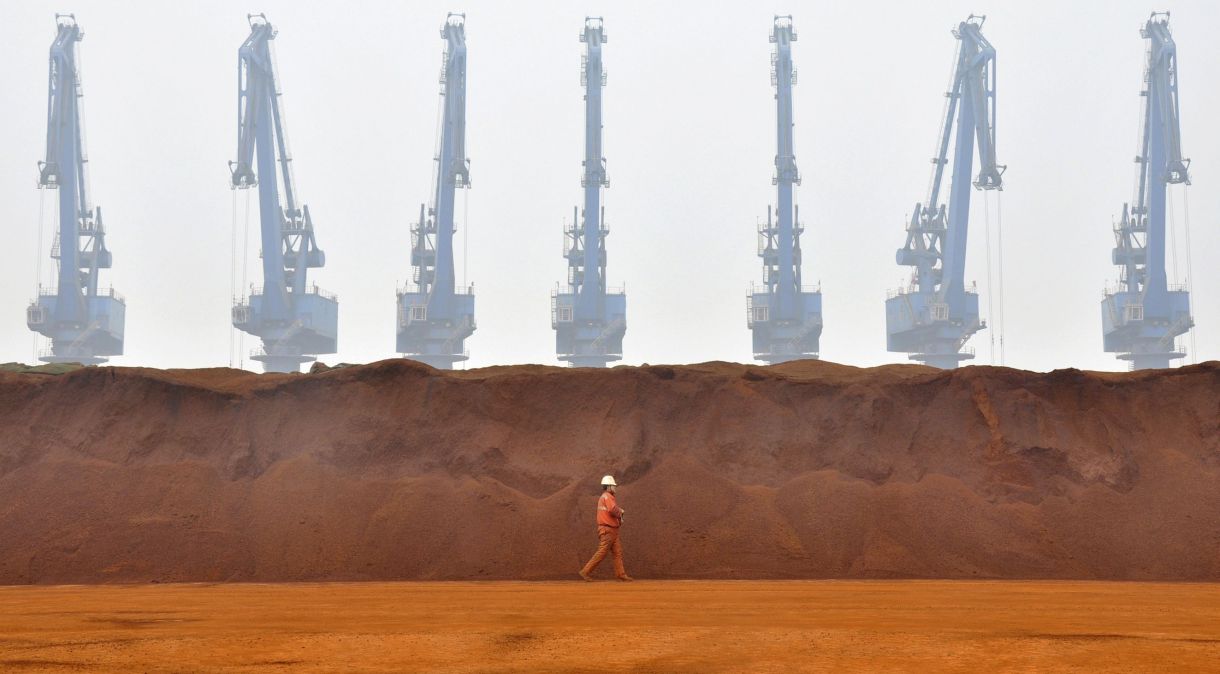 O contrato de setembro do minério de ferro mais negociado na Bolsa de Mercadorias de Dalian da China encerrou as negociações do dia com queda de 0,44%, a US$ 125,33 a tonelada.